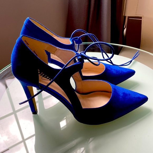 Last call before donation. Electric blue pump with cutouts on the side. NWOT. - Picture 2 of 6